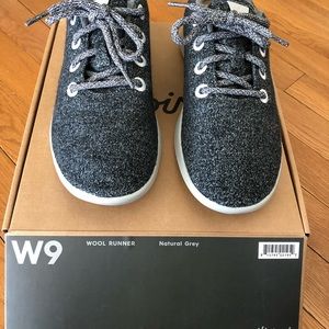 Women’s 9 allbirds Woolrunner natural grey shoe
